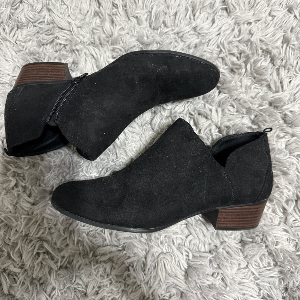 Old Navy Black Ankle Booties Sleek Design